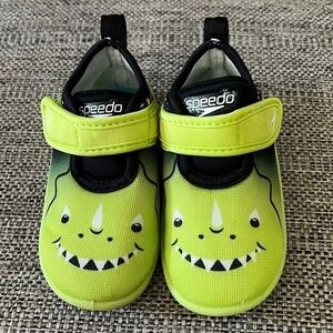 SPEEDO, dinosaur water shoes, slippers, size 5-6